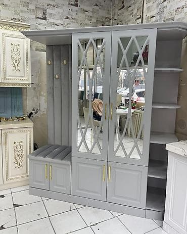 Yeni dəhliz dolabı 670₼ satılır 1.8*2 mağazadadır Xalqlar dostlugu