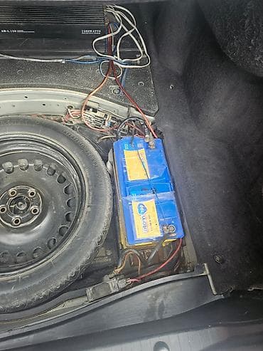 mercedes e: Mercedes-Benz E-Class W211 sedan, gümüşü rəng. - Kuzov: 4 qapılı — 10