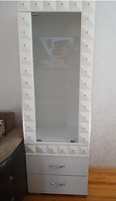 Şüşəli dolab vitrini, İşlənmiş, Ünvandan götürmə