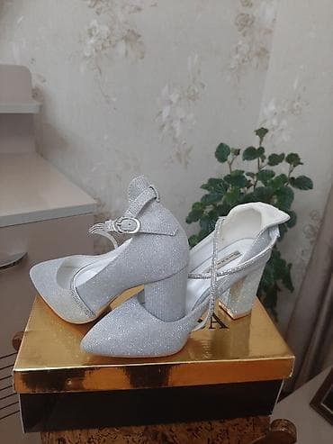 Tuflilər, Ölçü: 36, rəng - Gümüşü, İşlənmiş lalafo.az -da Tuflilər, Ölçü: 36, rəng - Gümüşü, İşlənmiş