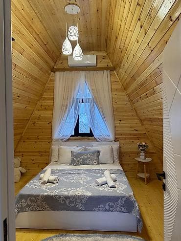 Həyət evləri və villalar: Kirayə üçün taxta interyerli A‑frame tipli rahat dağ koteci - — 2