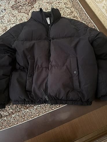 Kurtkalar: Qara rəngli qısa pufik qış gödəkçəsi - Rəng: mat qara - Model — 1