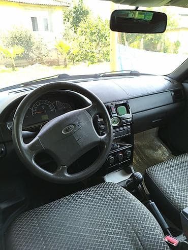 4 bolt 16 disk teker: Satılır: Gümüş rəngli sedan - Korpus: 4 qapılı sedan, gümüş rəng - — 7