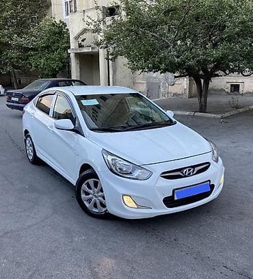 Hyundai Accent: 1.4 l | 2012 il Sedan