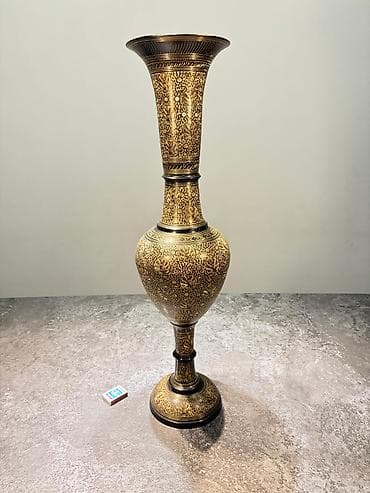 Bir vaza, Metal