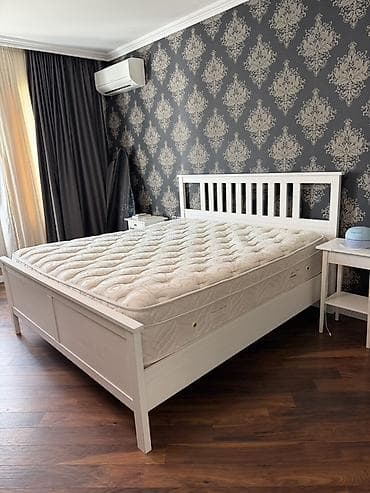 2 mərtəbəli çarpayı: Ağ rəngli iki nəfərlik çarpayı və döşək dəsti. Yataq otağı üçün — 1