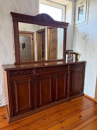 taxta komod: Klassik üslubda qonaq otağı üçün mebel dəsti Tərkibi: - İki qapılı — 2
