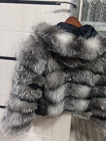 Qadın ayaqqabıları: S m razmer şuba cernoburka. 900 azn e alinib 1 defe restarana geyilib — 2