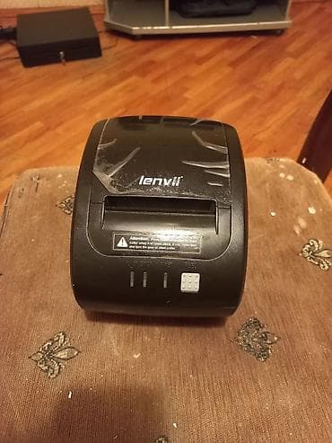 Komputer, sistem blok, klaviatura ve 1C pragrami ile islek veziyyetde — 3