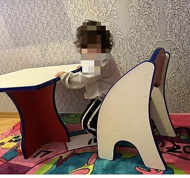 Uşaq masa və kreslo dəsti -1 nəfərlik uşaq masası: ağ üst səth, mavi