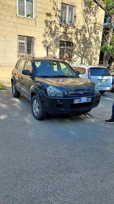 Hyundai Tucson, qara rəng, 5 qapılı SUV. İli 2006-nın sonu(2007