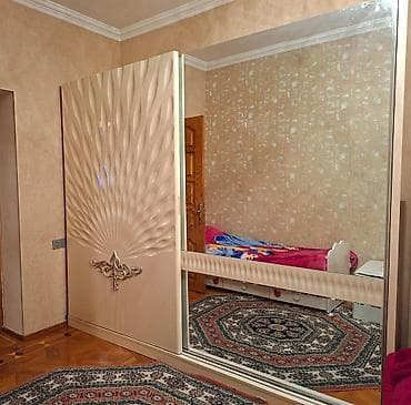 qarderov: Dolab – sürgülü qapılı, biri tam güzgülü model. Krem rəngli fasadda — 1