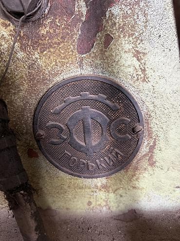82 frez dezgahı. Tam işlekdi. Çox sayda aprafka ve frezleride üzerinde — 5