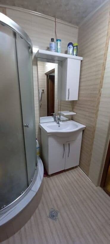 6 cı mikrorayon sumqayıt: Bakı, 3 otaqlı, Köhnə tikili, 65 kv. m — 2