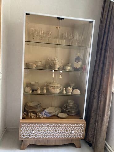 taxta kesen dezgah: Şüşəli dolab vitrini, İşlənmiş, Ünvandan götürmə — 2