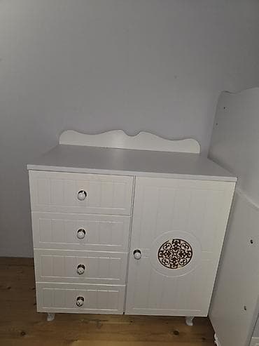 2 mərtəbəli çarpayılar: Oğlan və qız üçün, Beşik, Komod — 2