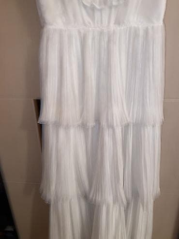 белое платье: Ağ rəngli zərif qadın donu - Model: qısa qol, A-kəsimli, çoxqatlı — 4