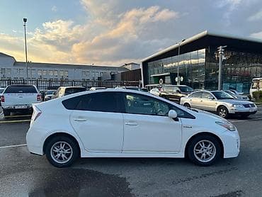 masin cexolu satisi: Toyota Prius: 1.8 l | 2010 il Hetçbek — 3