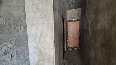 kelbecerde kiraye evler: Salam aleykum. Ümumi sahəsi 31kv təşkil edir. Balkonlu. Bölünmə — 2