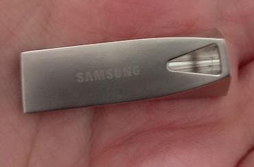 fleskart: Salam! Bu Flaş kartı 15 manata yeni almışam. Sadəcə olaraq, kartın — 1