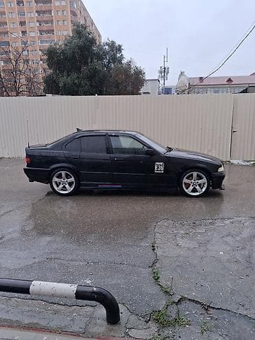 iki teker: BMW 320: 2 l | 1993 il Sedan — 4