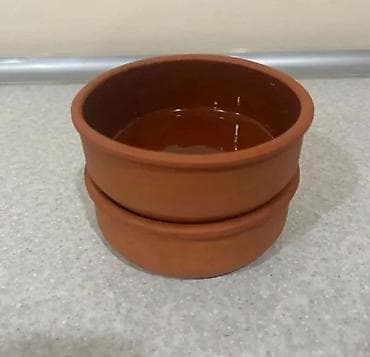 su dasi: Məhsul: Gildən hazırlanmış bişirmə və servis qabları dəsti Təsvir: - — 8