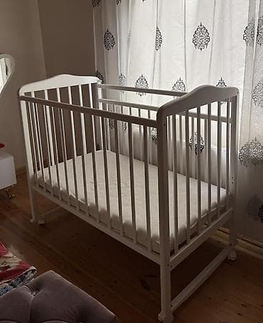 Oğlan və qız üçün, Dördbucaq, Beşik, Dəstsiz, Matras ilə, Yellənmə mexanizmsiz — 1