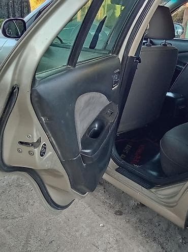 vaz qapi: Nissan Sunny sedan - Kuzov: 4 qapılı sedan, qızılı/metallik rəng - — 9