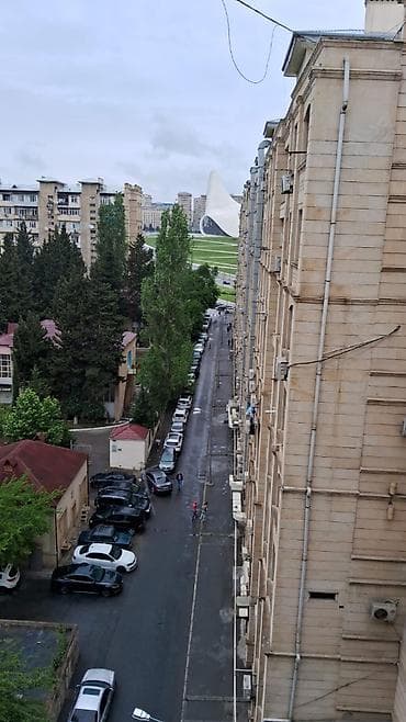 Nərimanov metrosu yaxınlığında, Qarabağ küçəsində 3 otaqlı mənzil