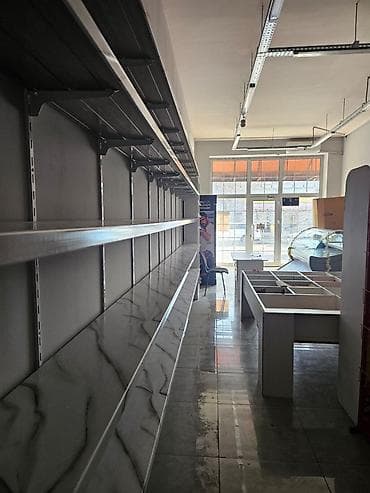 Полочные витрины: Obyekt icare verilir.75kvdir.Her bir seraiti var.Evvel market kimi — 1