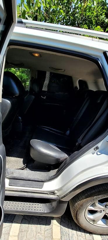 e 3 2: Hyundai Tucson: 4.4 l | 2009 il Krossover — 8