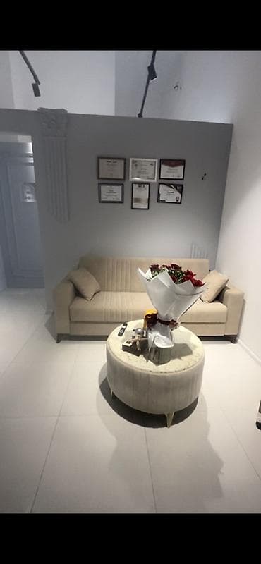 ofis divan: Bej rəngli salon dəsti – divan və dairəvi kofe masası - Stil — 1
