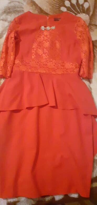 i̇talya istehsalı olan qadın şubaları: Qadın geyimləri dəsti 1) Narıncı-qırmızı naxışlı don - Üç dörddəbir — 2