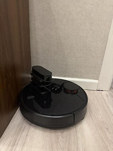 tozsoran sederek: Ağıllı robot tozsoran – dairəvi dizayn, qara rəng. Yükləmə stansiyası — 1