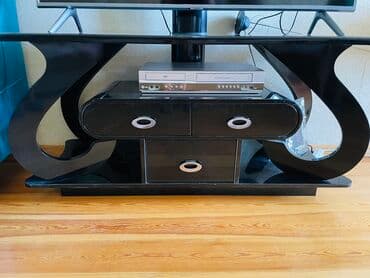 вешалка в прихожую настенная: Televizor altligi. Ust hissesi shushedir ve shushenin alti taxtadir — 3