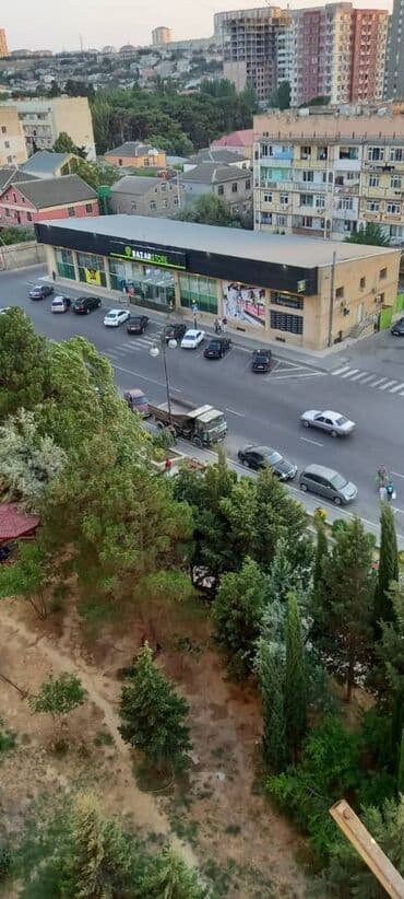 bina az kiraye evler 9 mkr: Bakı, Qaraçuxur qəs., 2 otaqlı, Köhnə tikili, 55 kv. m — 10