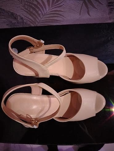 Bej rəngli qadın sandaleti - Model: Açıq burunlu, platformalı, qalın