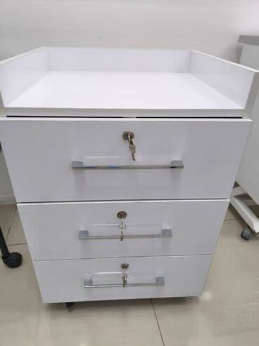 тумба на колесиках: Satilir 3 çekmeceli şkaf. Her 3 çekmecesi işlekdir. Ölçüleri hundurluk — 2