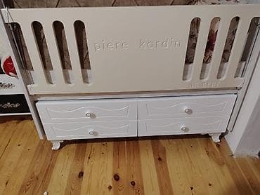 kızma mebeli: Oğlan üçün, İşlənmiş, Dördbucaq, Beşik, Dəstsiz, Matras ilə, Yellənmə mexanizm ilə — 1