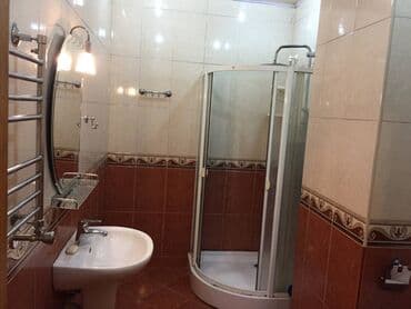 kirayə ev ayliq: Nizami metrosunun yaxınlığında 16 mertebeli binanın 3-cü mərtəbəsində — 16