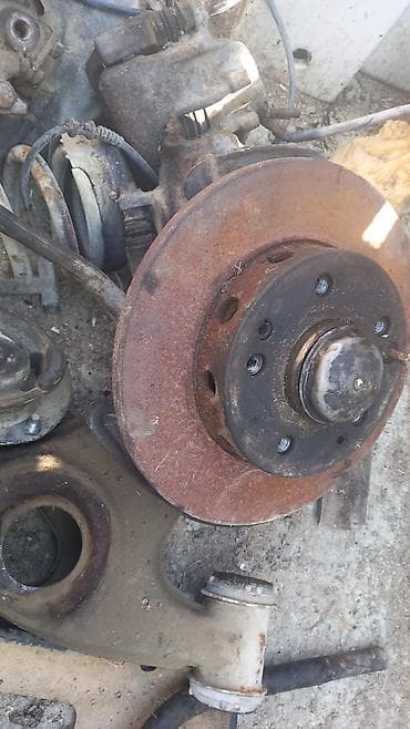 maşın ucun pec: Avtomobil ehtiyat hissələri – müxtəlif komplektasiya Mercedes. 190 — 1