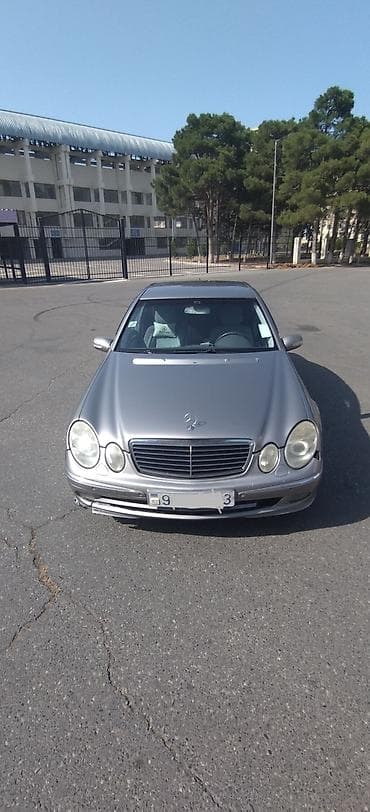 man tir: Mercedes-Benz E-Class: 2.7 l | 2003 il Sedan — 3