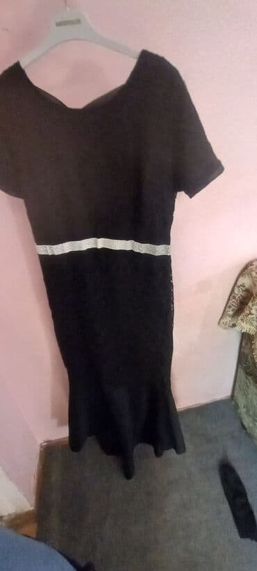 вечерние платья для полных: Qara zərif qadın paltarı - Model: Midi uzunluqda, alt hissəsi yüngül — 1