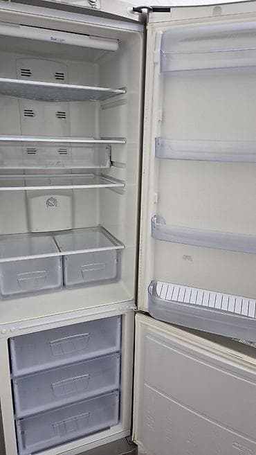 piknik soyuducu: İki qapılı soyuducu - Rəng: metalik (inox tipli). - Üst hissə – — 2