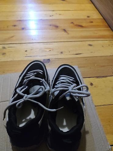 Ботинки: Ayaqqabı - Rəng: qara-boz, ağ detallarla - Üst hissə: qarışıq — 1