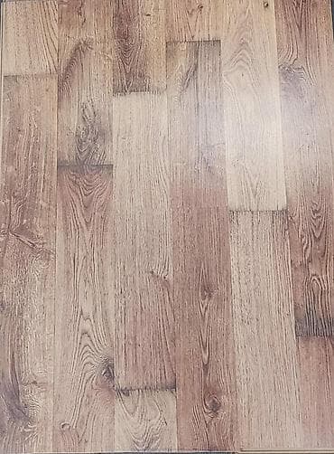 Ağac naxışlı laminat döşəmə örtüyü. Bu laminat örtüyü evinizə və ya