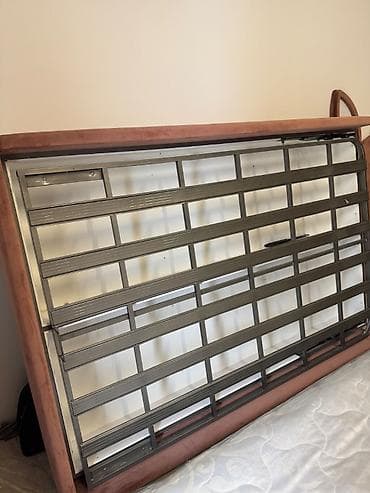 qız ucun yataqlar: Genc usaq yatağı. 130 eni.2 m uzunu.Mebel fabrikində yığılıb. Matras — 4