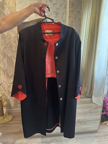 женские зимние плащи: Qadınlar üçün zərif plaş - Rəng: əsasən qara, iç hissə və paltarın — 1