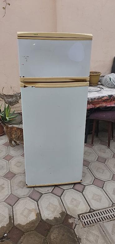 Ikili kameralı məişət soyuducusu - Üst bölmə: dondurucu kameradır