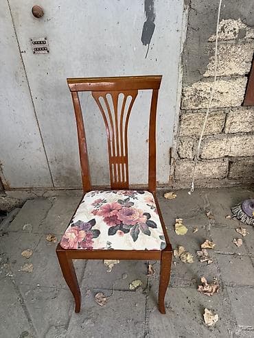 Stul yeni kimidir.Çox az istifadə edilib.Dördü də sağlamdır.Yüngül və — 1